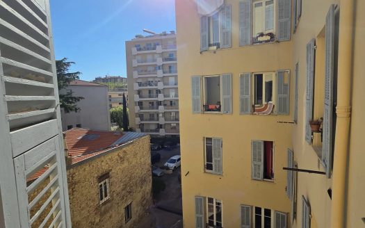 3p traversant Nice Etoile