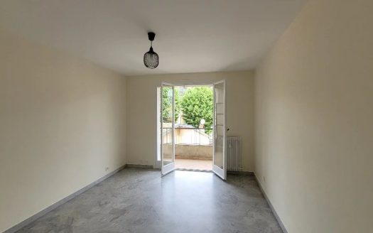 studio F1 balcon La trinité