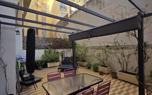 3p avec terrasse proche Libération