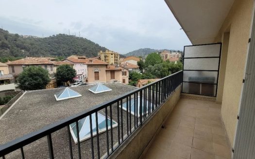 studio F1 balcon La trinité