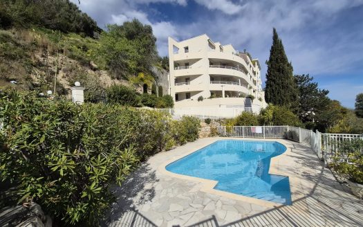 2 pièces meublé parking terrasse piscine