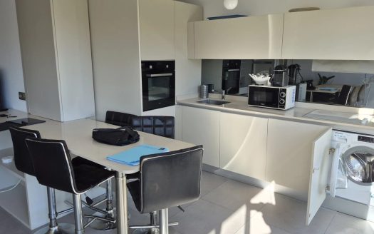 2 pièces meublé parking terrasse piscine