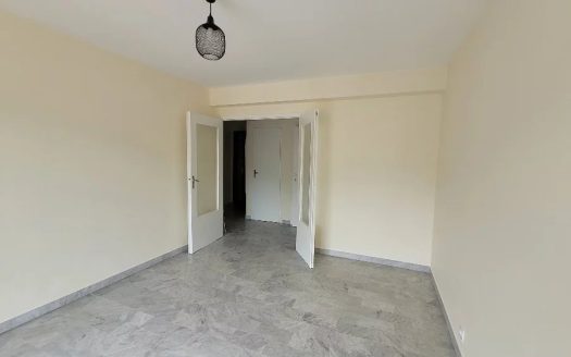 studio F1 balcon La trinité