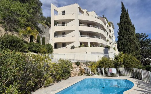 2 pièces meublé parking terrasse piscine