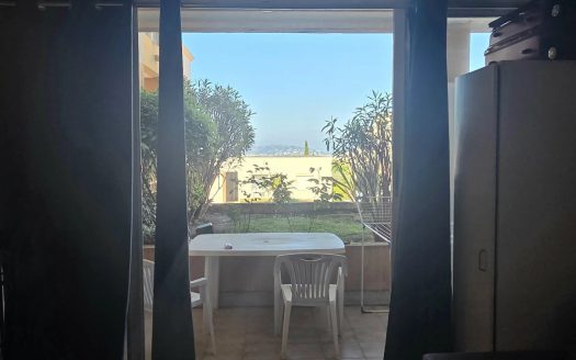 2p terrasse et parking THEOULE SUR MER