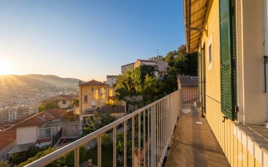 3 p grand balcon filant Haut Cyrnos Pessicart