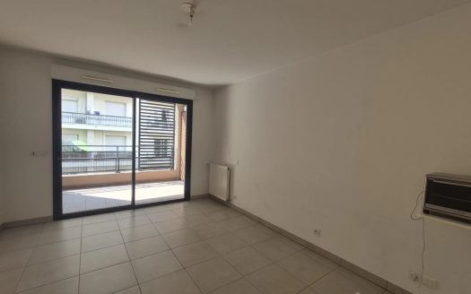 studio coeur de nice terrasse