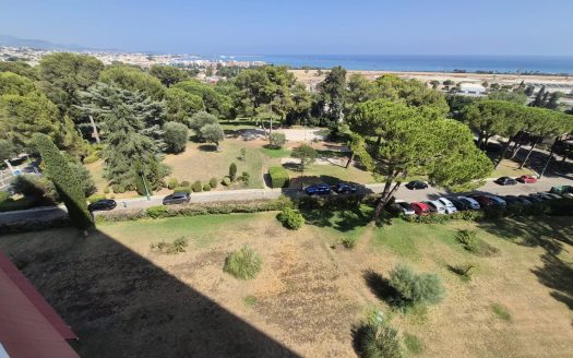 2 pièces meublé domaine du loup parking
