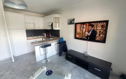 Studio meublé balcon parfait état
