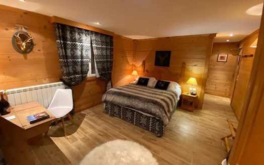 HÔTEL AURON Murs et Fond à Vendre