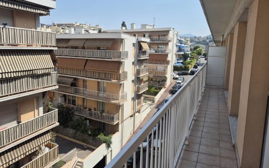 Nice nord vaste 3 pièces balcon garage