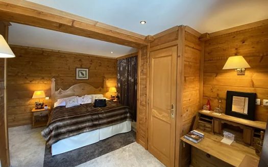 HÔTEL AURON Murs et Fond à Vendre