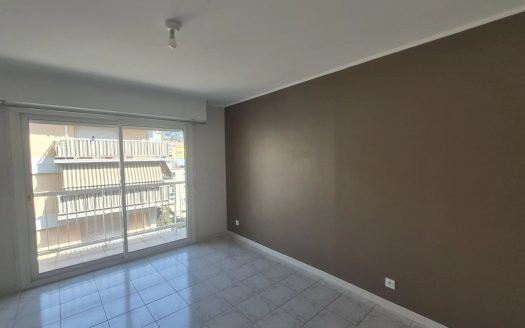 Nice nord vaste 3 pièces balcon garage