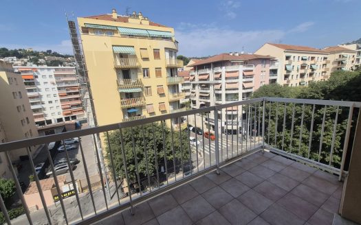 Nice nord vaste 3 pièces balcon garage
