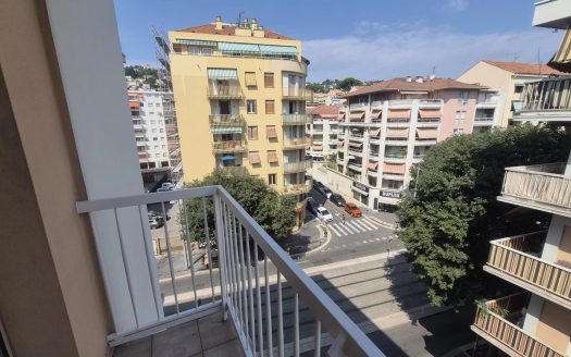 Nice nord vaste 3 pièces balcon garage