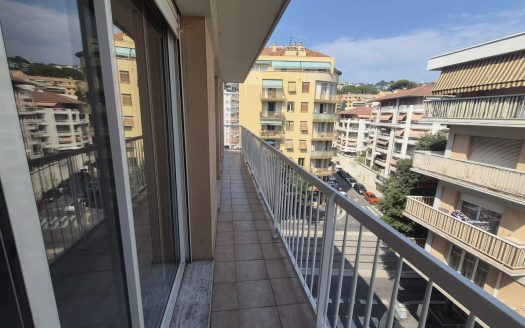 Nice nord vaste 3 pièces balcon garage