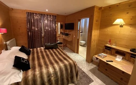 HÔTEL AURON Murs et Fond à Vendre