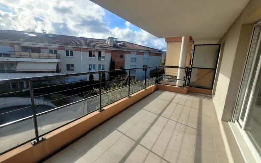 Nice ouest 2 pièces Parking Terrasse Piscine