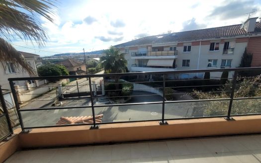 Nice ouest 2 pièces Parking Terrasse Piscine