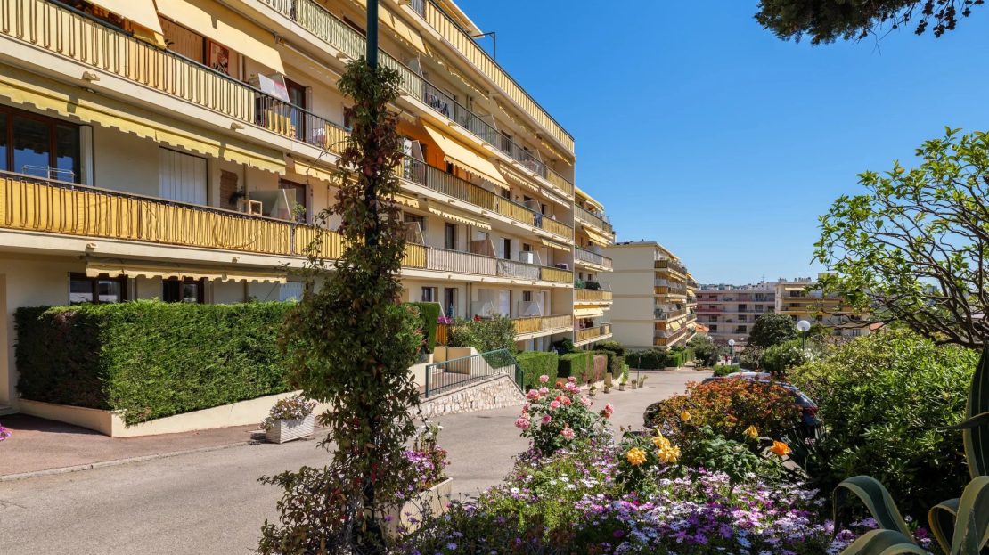 Appartement 2 pièces 53 m² · à Saint-Laurent-du-Var · 53 m² · 220 000 €